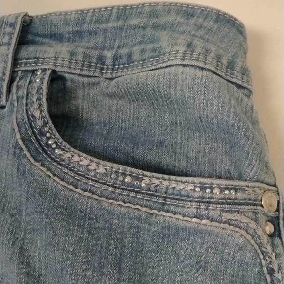 Gloria Vanderbilt Bling All Around Slimming Effect Shorts Sz. 10 - Picture 7 of 8